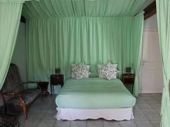 Bed and Breakfast Château de la Touche à Savigny-Lévescault Extérieur photo